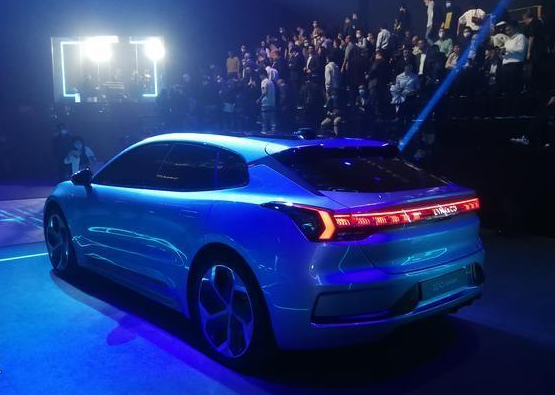 特斯拉|吉利发布纯电“特斯拉”！续航700公里，3.9秒破百，明年量产