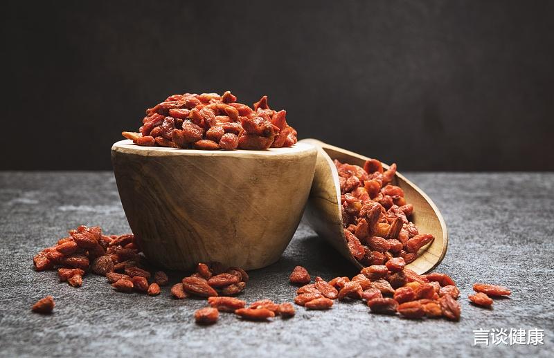 糖尿病|枸杞跟它“天生一对”，每天泡水喝，血糖降了，头不晕手不麻