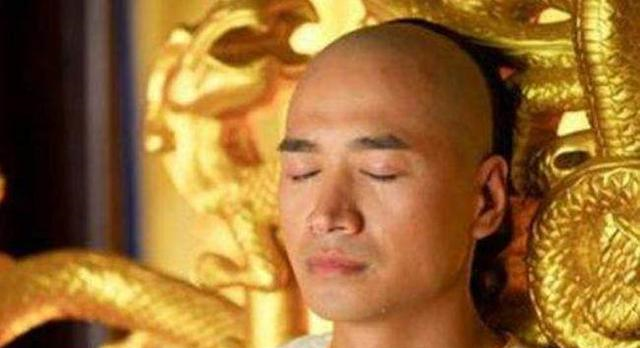 康熙@此官职仅三品,康熙靠他扳倒鳌拜,雍正靠他抢皇位,但是无人敢反