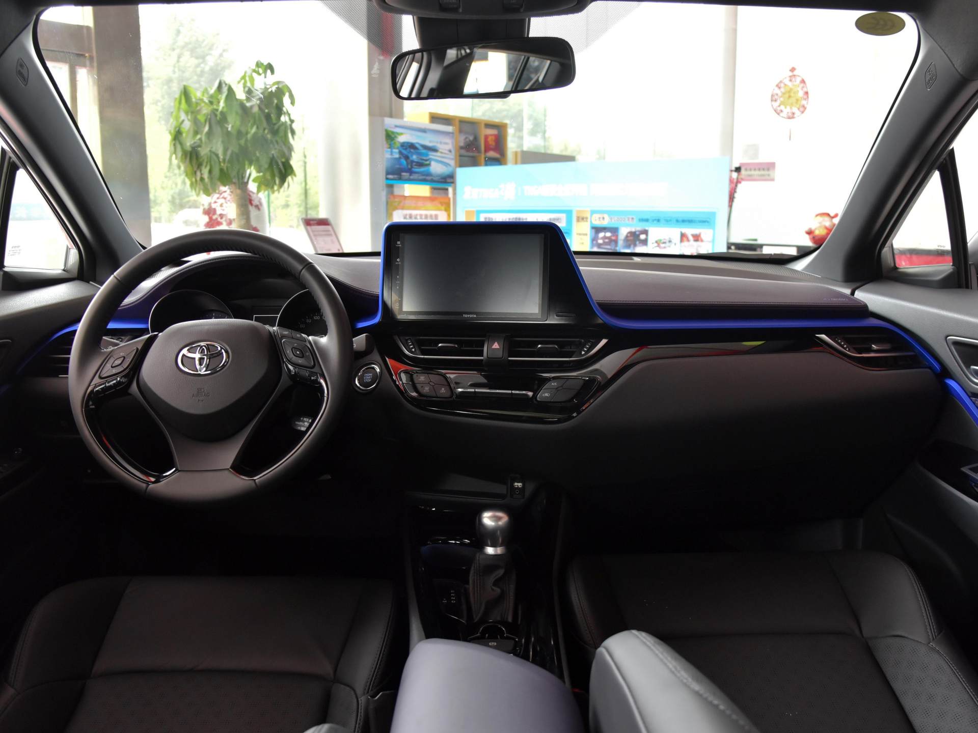 SUV|让合资SUV不再昂贵，丰田奕泽实拍，油耗5.7L，还特别安全