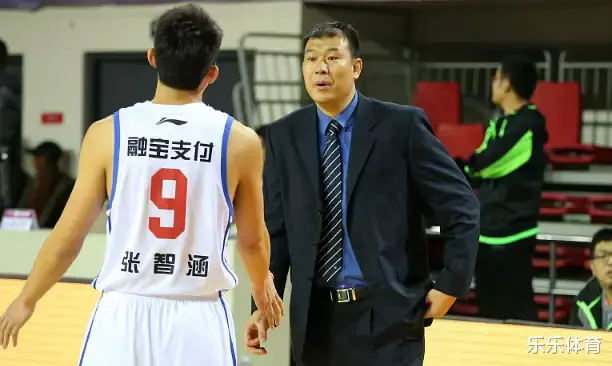 天津男篮|姚明哭了！场均2+1签800万顶薪，只因父亲是高官，CBA没救了！
