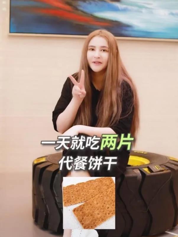 李心艾|出道即巅峰！3年无戏可拍，胖了40斤简直不敢认！