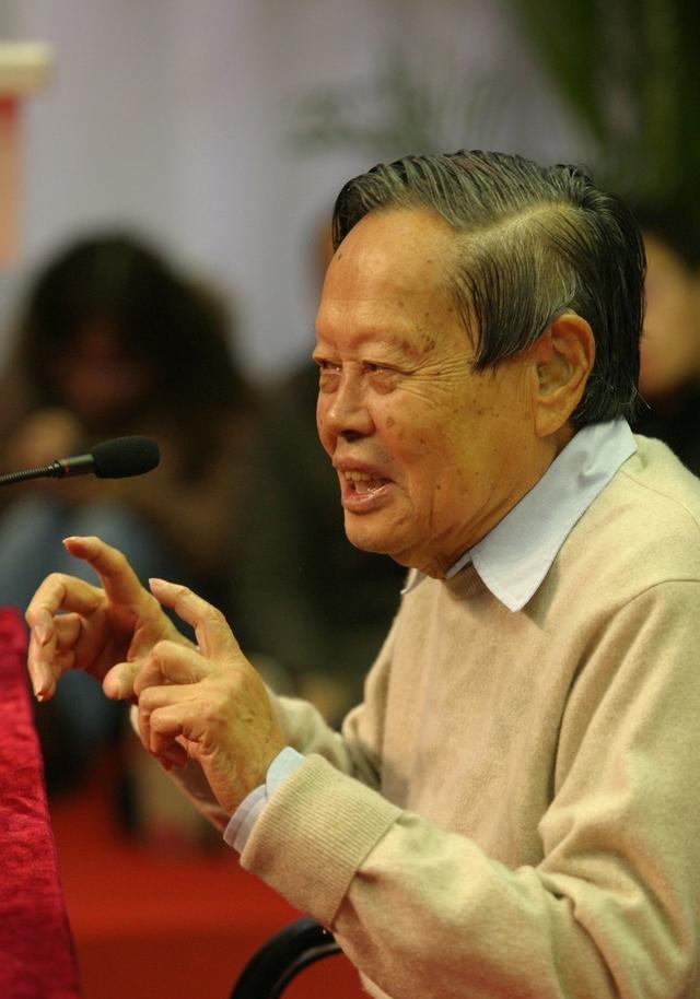 「对撞机」杨振宁的最后一战，宁愿得罪中科院，也要反对中国科技“大跃进”