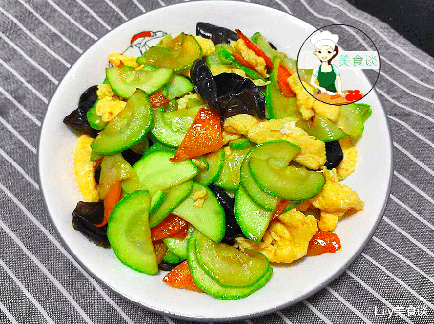 『鸡蛋』夏天这菜要多吃，和鸡蛋是绝配，维C含量丰富，清热除烦，正当季