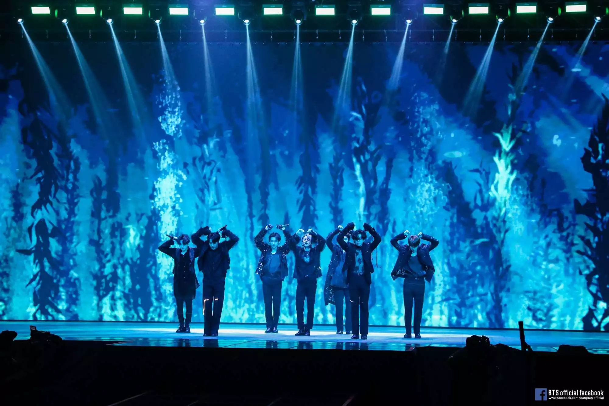 防弹少年团|防弹少年团最新专辑曲目《Life Goes On》舞台大公开！