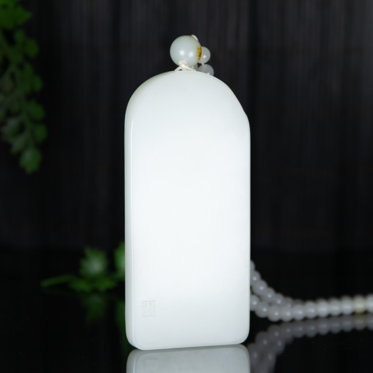 琥珀|玉石吊坠能配银项链吗？