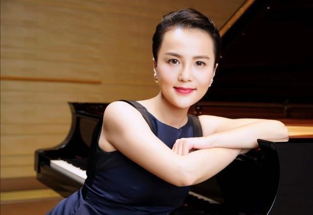 「王宏伟」他是民歌王子，闪婚小12岁钢琴公主，王宏伟：我怕配不上人家