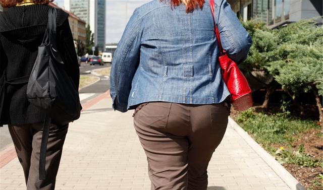 衰老|女性身体出现5个“丑态”，或在暗示：衰老已经开始了，别不承认