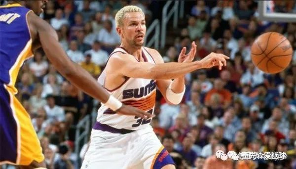 「史蒂夫·纳什」不同的传球路线，相同的终点——致基德和纳什两位名人堂球员