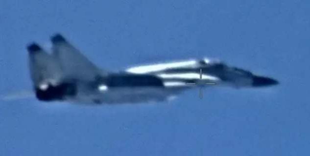 俄雇傭兵的一架米格-29在利比亞被擊落，飛行員跳傘後被武直救走-圖2
