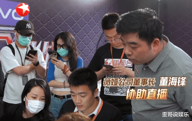 薇娅|薇娅直播间全景曝光！十几平房间站满了人，严肃程度不亚于电视台