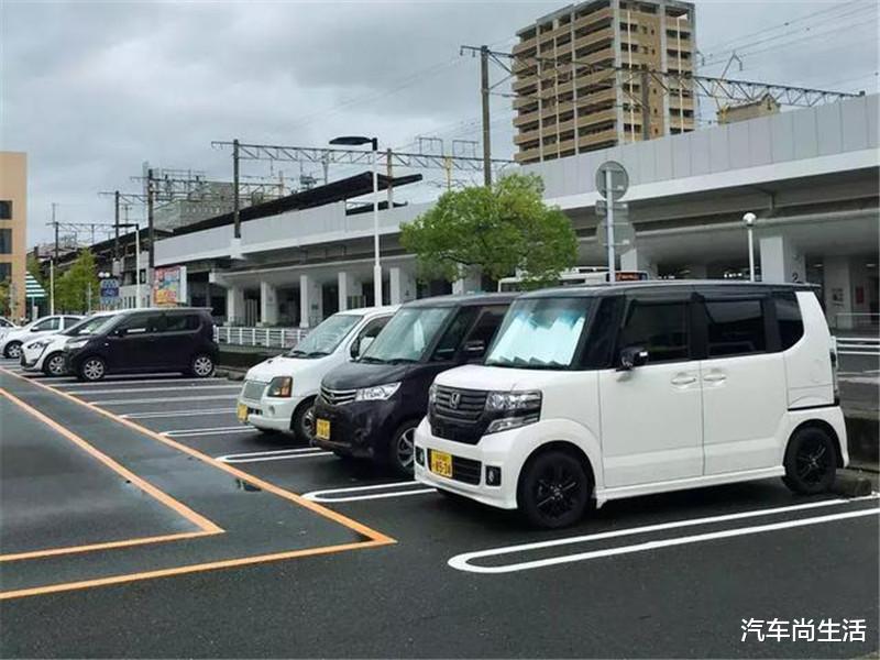 本田@丰田、本田在我国赚的盆满钵满,看到日本街头的车,车主直呼“太心机”!