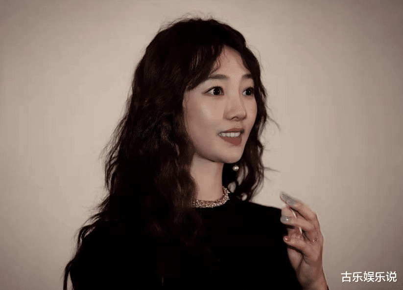 短发@白百何终于不再是短发，换上羊毛卷之后，整个人减龄十岁美炸了！