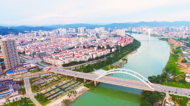 「龙脊梯田」广西一城市毗邻越南，名字就让你觉得色彩斑斓，景色更是堪称一绝