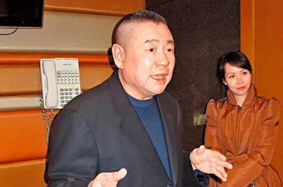 『英国』中国富豪套现500亿，关掉国内300家公司，全家移民逃往英国