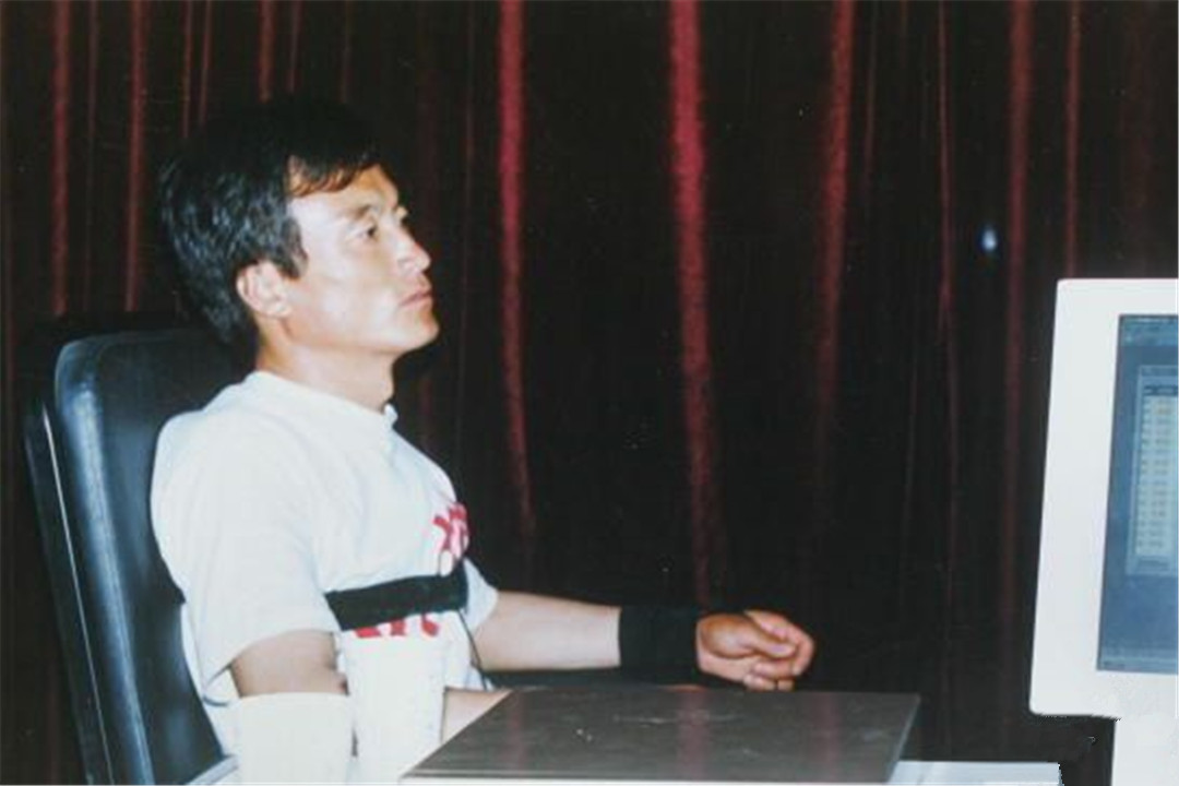 外星人|我国凤凰山的UFO事件：他曾受外星人攻击，还与女外星人有了后代？