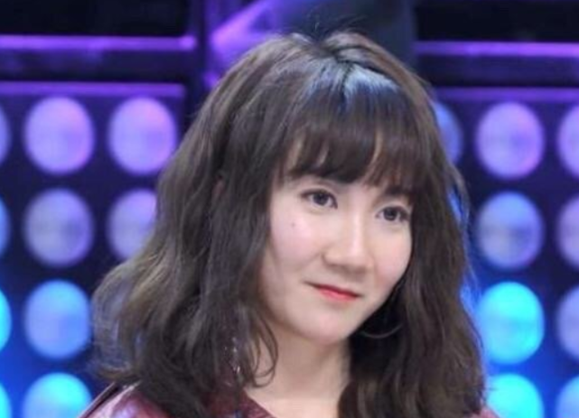 「乃万」《青你2》职业歌手乃万拿C，模样莫名眼熟，看到王源后：确定不是兄妹？