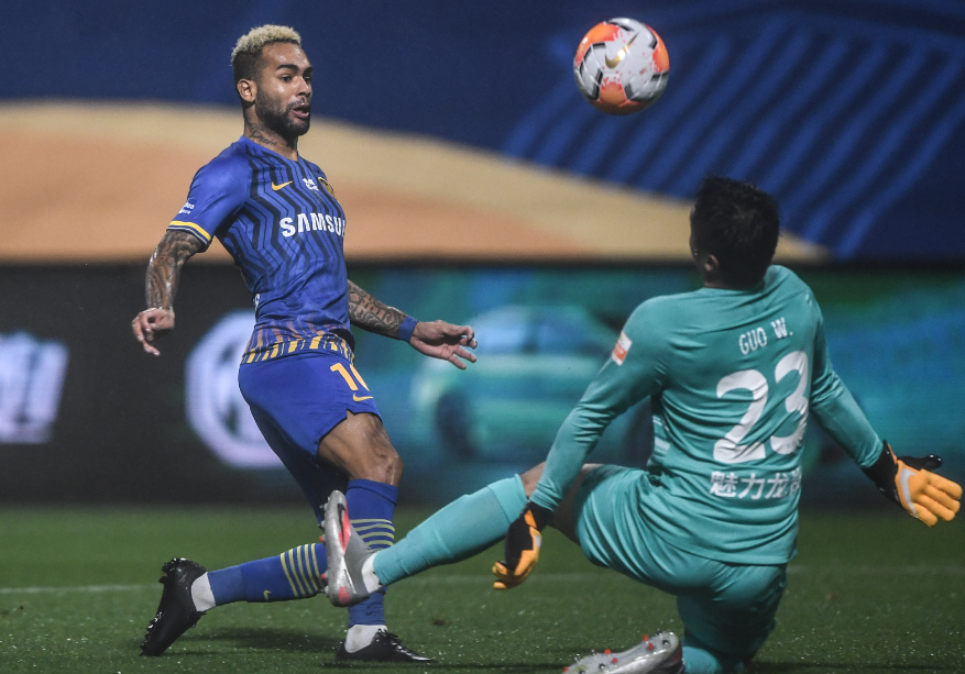 广州恒大|中超积分榜，恒大守住榜首，鲁能4连胜追平积分，大连7轮不胜垫底