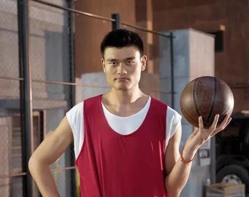 姚明|10-11赛季报销的姚明成为自由球员，当时联盟各队报价如何？