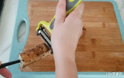 拔丝山药|才发现,原来山药去皮这么简单,一根筷子就搞定,操作方便手不痒