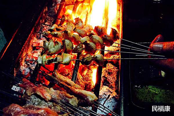 癌细胞|“激发”癌细胞的食物,喜欢也不能多吃,不管住嘴,身体会吃亏