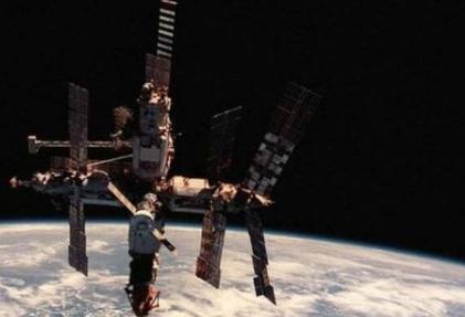 太空▲别说隔离难受,他累计在太空生活803天,回地球时已无法出舱