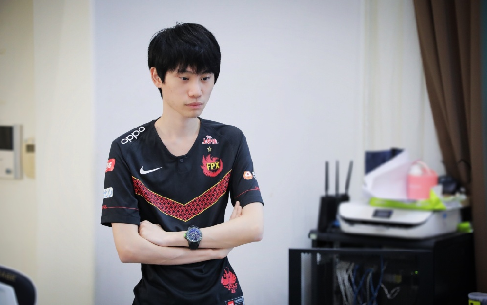 【金泰相】LOL：FPX惨败另有隐情？Doinb赛前直播嘲讽：FMVP是买来的？