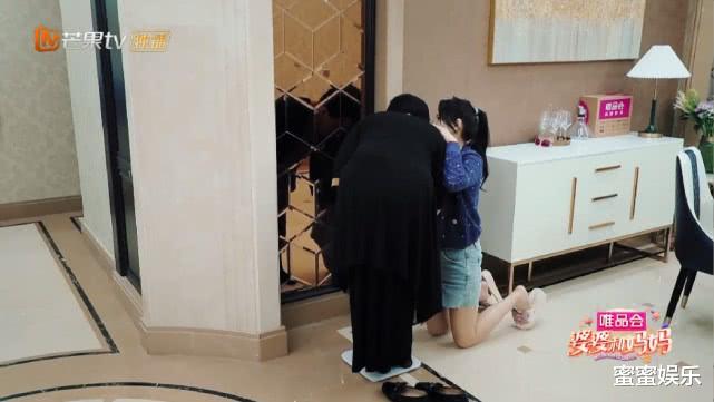 「李晟」没育儿矛盾不用讨好婆婆，李晟和亲妈同住，吃饭把脚翘椅子上惬意