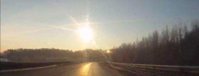 陨石|拍到天降陨石被不明飞行物击碎，可能是地外文明在暗中保护？