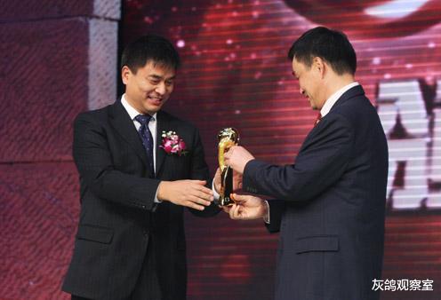 阿里巴巴|错过阿里巴巴，他仍旧是首富，一年净赚上百亿，账上躺着1600亿