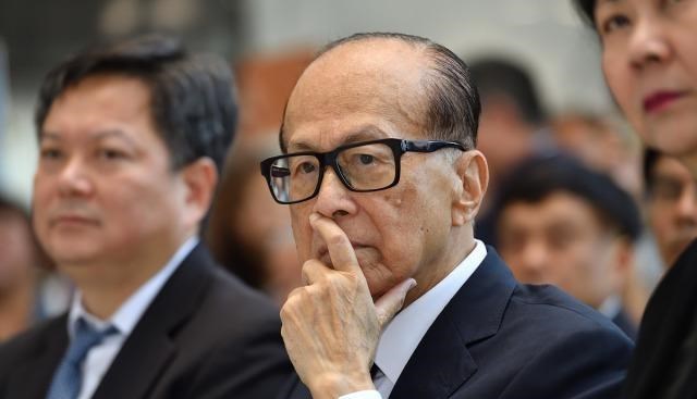 李嘉诚|李嘉诚这次真“栽了”，驰骋商界70余载，如今“晚节不保”