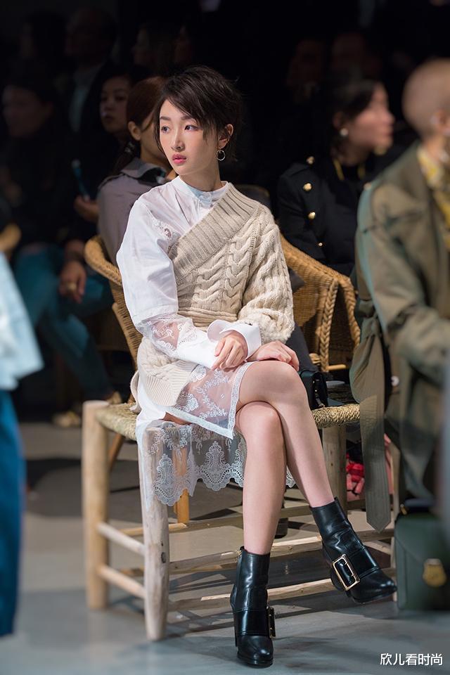 #周冬雨#周冬雨终于忍不住大秀“性感”,平板身材依然美得窒息!