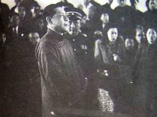 |他曾当过代主席,被执行枪决后妻子逃往国外,现如今儿子身价过亿