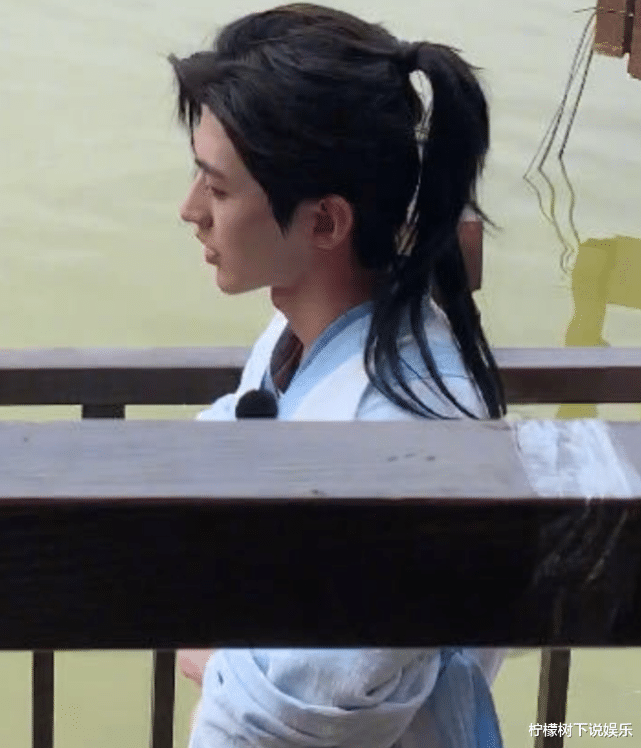 沙溢▲跑男集体换装，蔡徐坤扮公子，沙溢扮书童，看清baby，我懵了