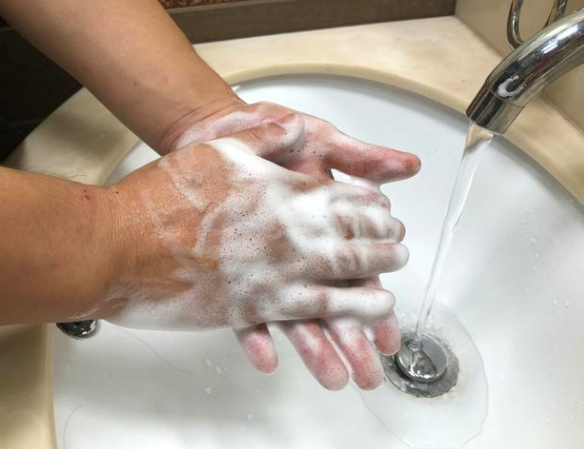 「」不管男女，3个部位不能每天洗，太干净反而害了你，特别是第3种