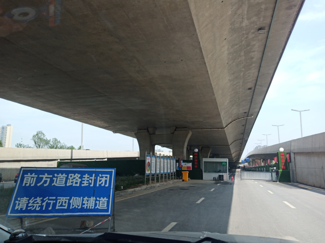 ＂原＂河南交通广播|事发郑州！女子骑电动车上高架被撞，当场身亡！桥下赫然几个大字...