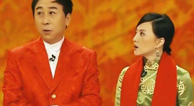 冯巩|冯巩和闫学晶，台上是春晚老搭档，台下的关系是这样的