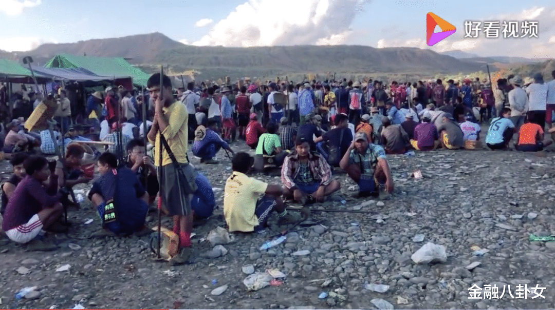 缅甸翡翠|滴血的缅甸翡翠:“拿命去赌,一块玉能改变一生” | 教育能改命吗?