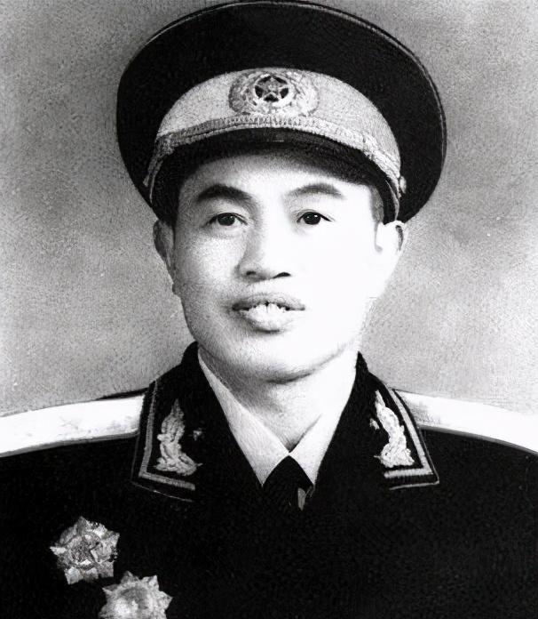 曹操|亮剑里,李云龙获得少将军衔,从评定标准看到底亏不亏