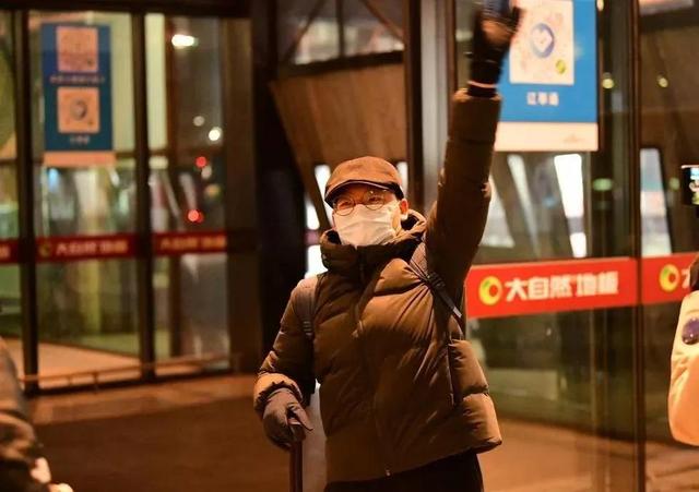 沈阳晚报 女孩请光所有年假，跨越4000公里去干啥了？