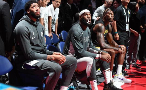 湖人队@湖人夺冠率高达100%?美媒说出5大致胜因素,却忽略2个坏消息