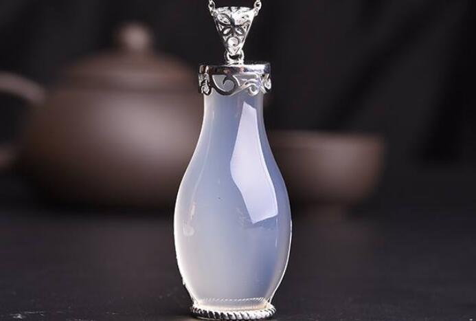 玉髓|和田玉籽料和玉髓差别大吗?它们看着差不多,但是本质完全不同