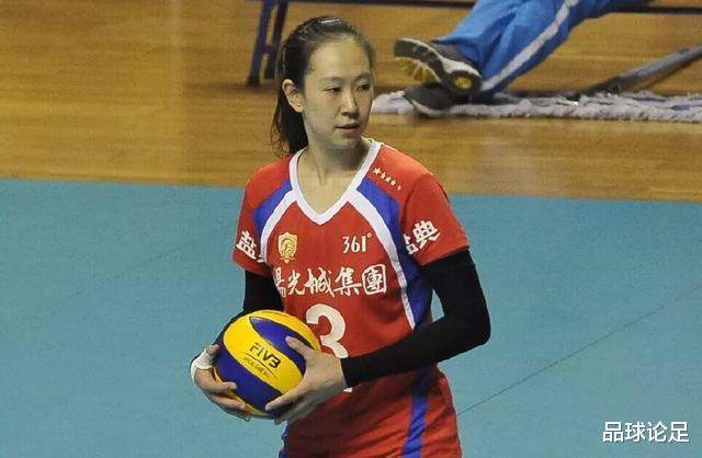 『男排』31岁女排前国手疑似退役,与主帅交恶远走他乡,二婚嫁给男排国手