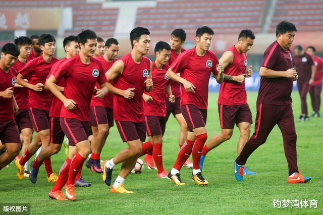 河南建业■一年只踢一两场,连续3年亲手终结建业的足协杯之旅,球迷:羡慕