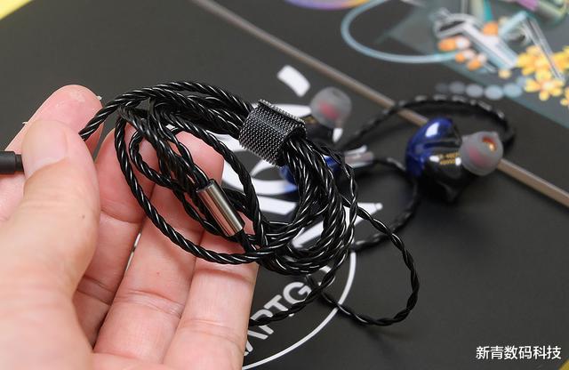 耳机|耳机虽小容四铁，声音一出震天下，一款可挂耳的高保真运动耳机