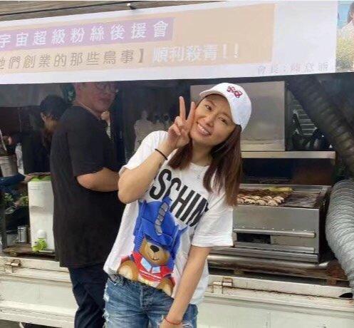 「霍建华」林心如晒杀青聚会照！老公霍建华出镜超恩爱，男神发福惊现幸福肥