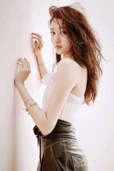 『关晓彤』关晓彤太难了!同穿奔跑吧运动裤,baby嫌长,她却不够穿