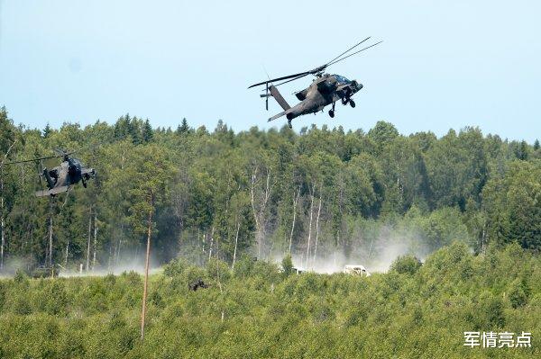 『印度』印撤走边民，制高点架起机枪，三大王牌师一线增兵，主力装备聚集