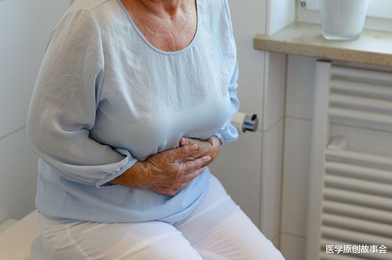 『直肠癌』直肠癌是这样形成的，上厕所时出现四个表现，提示你该体检了