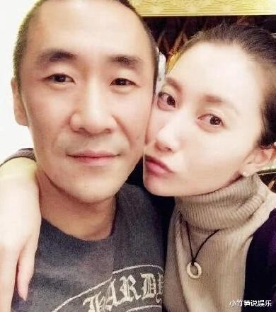 章子怡|章子怡亲哥沾了妹妹的光？娶小10岁女明星，却一件事惹怒章子怡